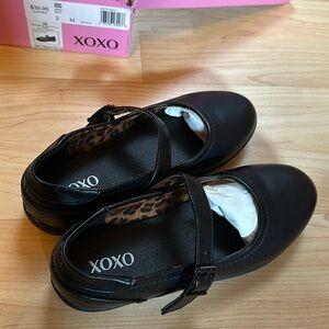 GIRLS BLACK SIZE 3M NIB Mary Jane shoes with rubber sole! XOXO AERIN!